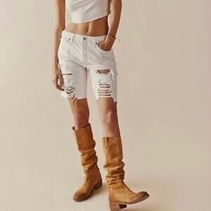 NWT Free People Mid Rise Boyfriend Distressed Bermuda Shorts - Ivory Size 26